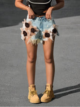 Load image into Gallery viewer, Flower Decor Ripped Hem Denim Shorts